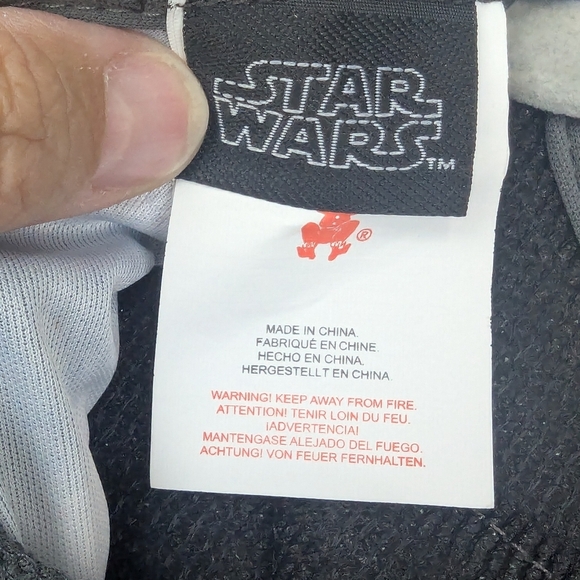 Star Wars Mandalorian Size Medium Costume With Cape In Great Condition - Picture 5 of 10